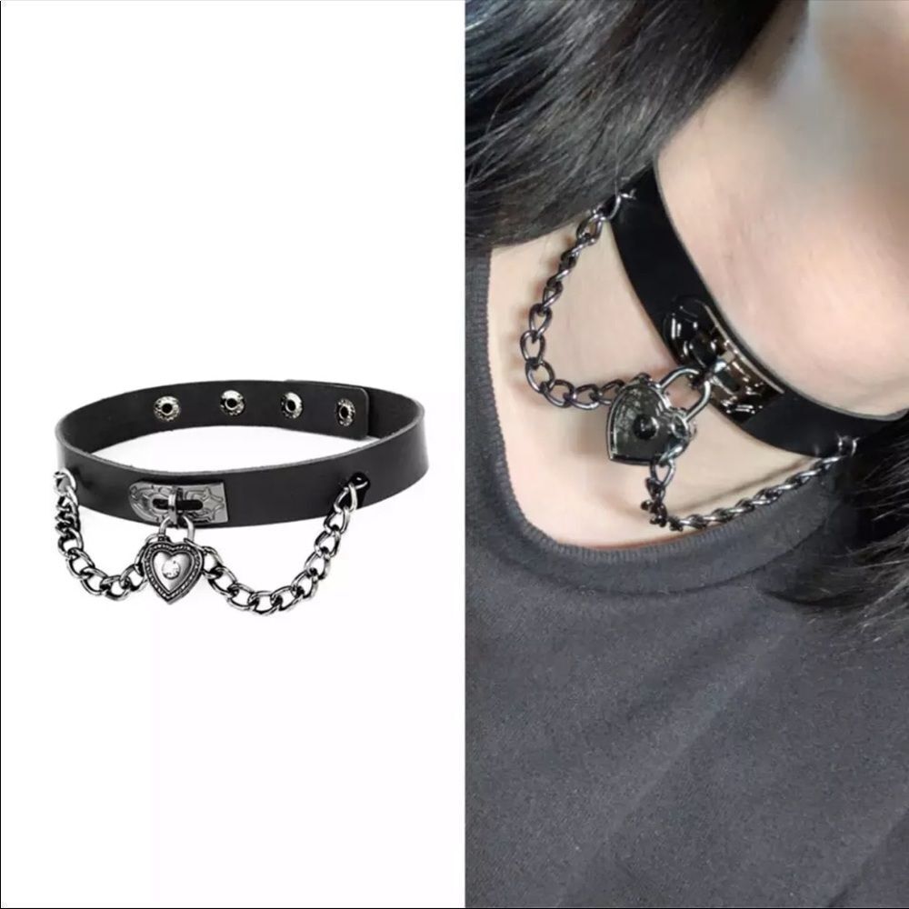 Silver Antique Dangling Chains Heart Charm  Black Choker Necklace -NEW - Picture 2 of 3